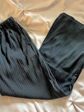 GU Japan girls textured Wide Leg Pants in Black